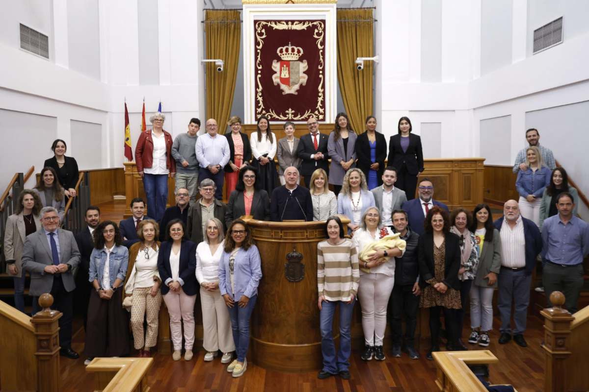 Acto institucional con Asofacam para poner en valor el acogimiento familiar celebrado en las Cortes de C-LM.