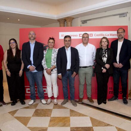 Javier Ortega, junto con la nueva ejecutiva de CCOO CLM. Foto: Rebeca Arango.