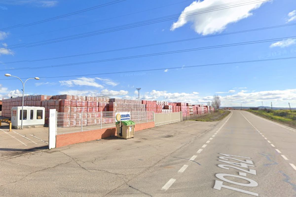 El suceso se ha producido en esta empresa cerámica situada en la TO-2421. Foto: Google Maps