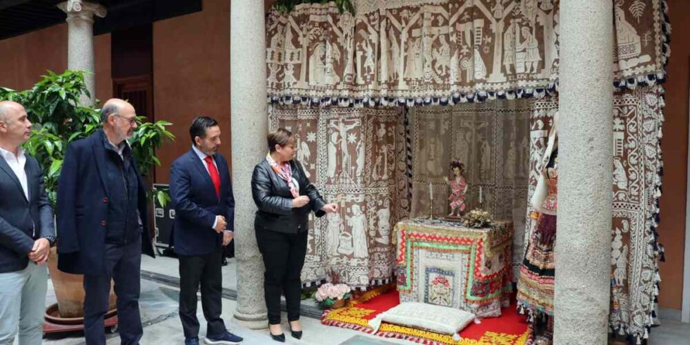 Joaquín Romera presentó la exposición 'Los Corpus de la provincia'.