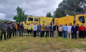 Firma del convenio entre Castilla-La Mancha y Extremadura para combatir los incendios forestales.