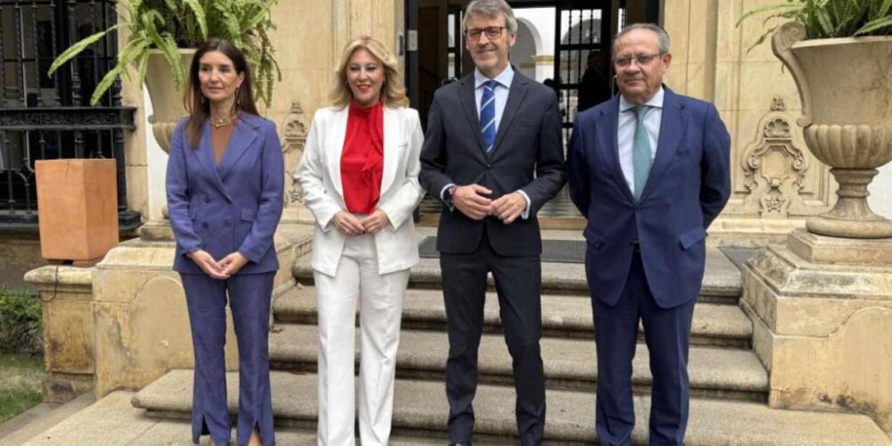 Ruiz Molina (derecha), con sus homólogos en la jornada sobre financiación.
