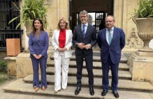 Ruiz Molina (derecha), con sus homólogos en la jornada sobre financiación.