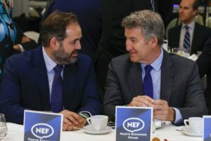 El presidente del PP, Alberto Núñez Feijóo, y Paco Núñez.