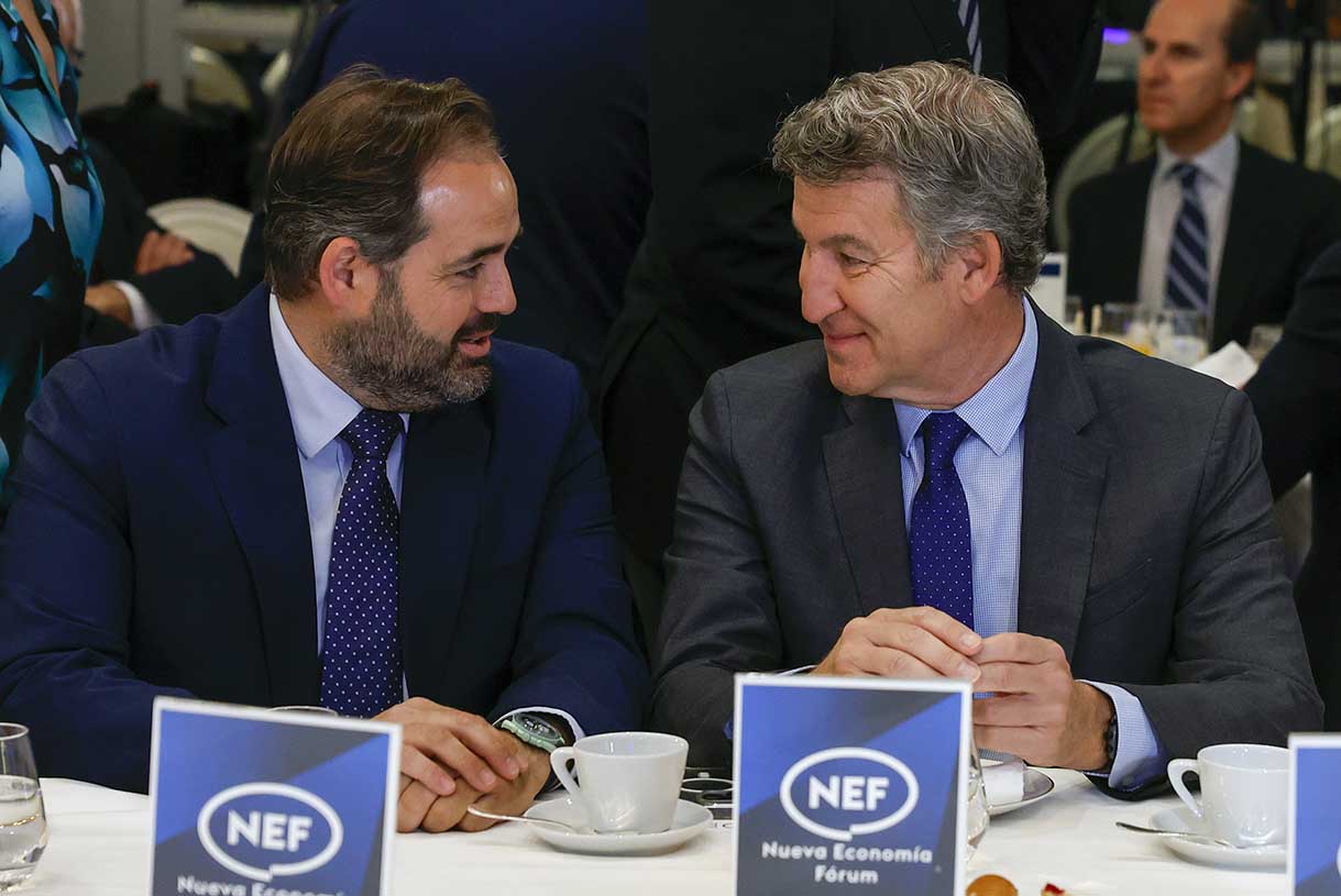El presidente del PP, Alberto Núñez Feijóo, y Paco Núñez.