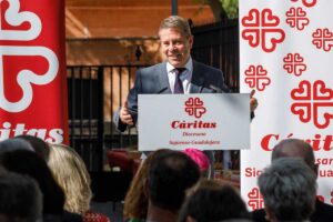 Inauguración del nuevo 'Centro Belén' para familias sin hogar que gestiona Cáritas Diocesana en Guadalajara.