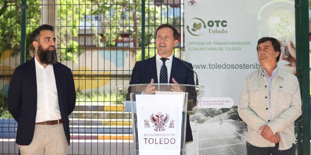 El alcalde, en el acta de replanteo para instalar placas solares en la ECEF.