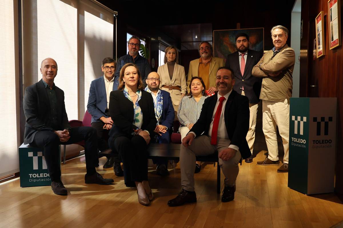 En la foto, los directores de las seis colecciones de libros de la Diputación de Toledo.