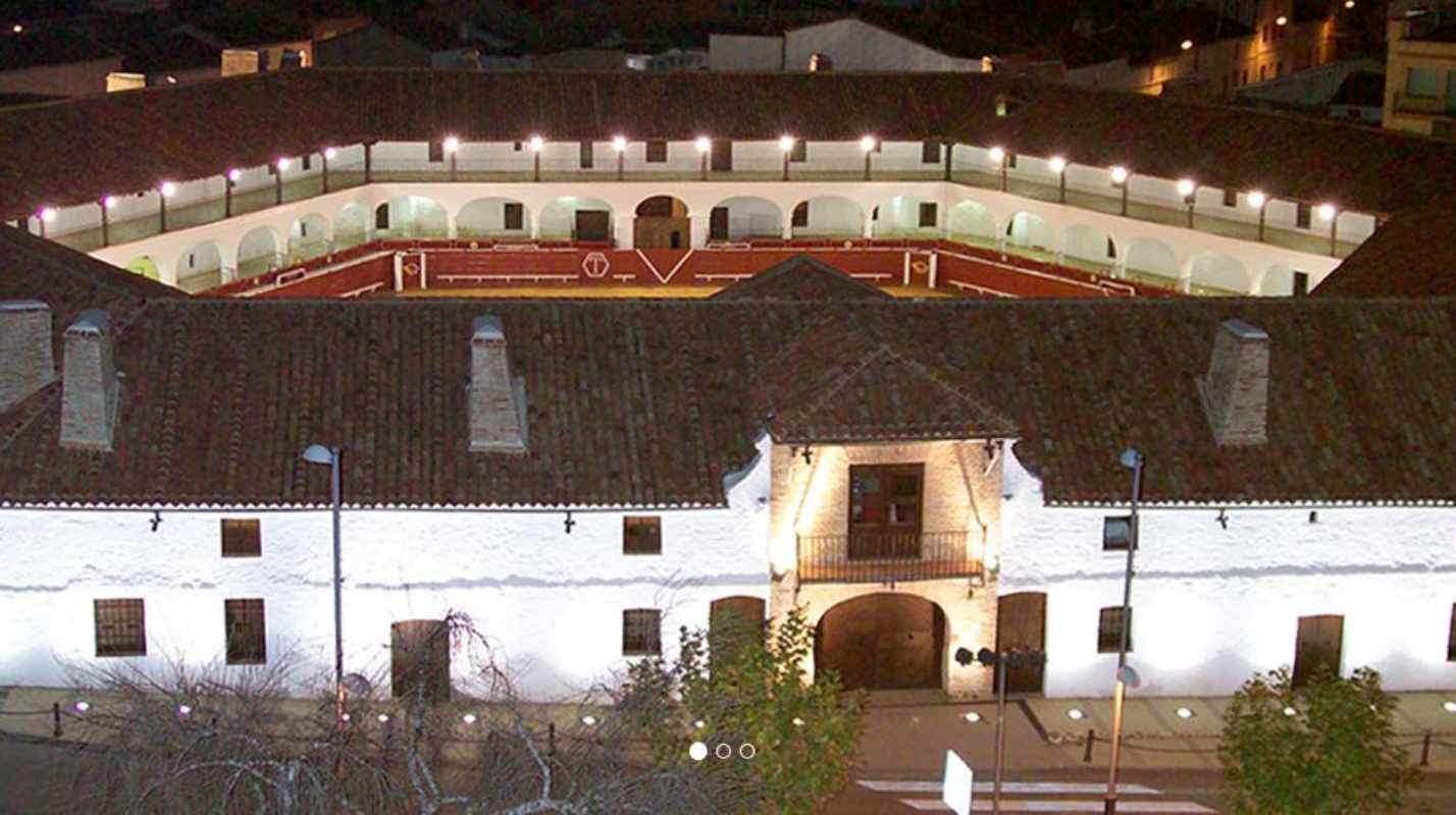 El coso taurino de Almadén o un deslumbrante hexágono. Foto: Ayuntamiento.