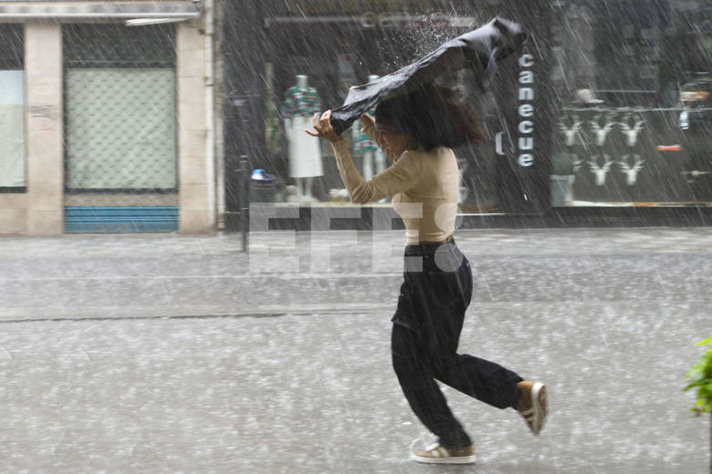 Fuertes lluvias sobre Cuenca. Foto: EFE.