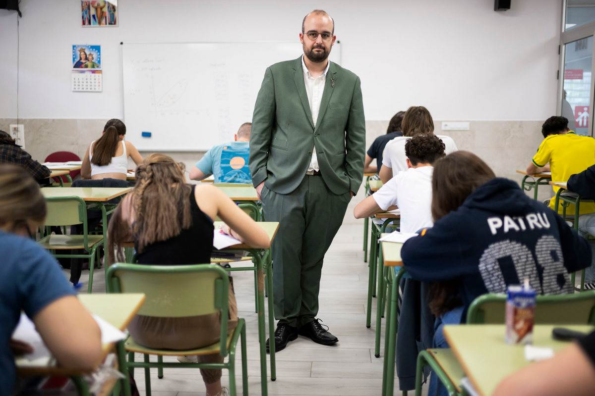 Comenzó el proyecto en octubre de 2020, en la resaca de la primera ola de la pandemia, porque quería ayudar a sus alumnos de Bachillerato a preparar la EBAU "en un momento muy complicado para ellos". EFE/Jesús Monroy