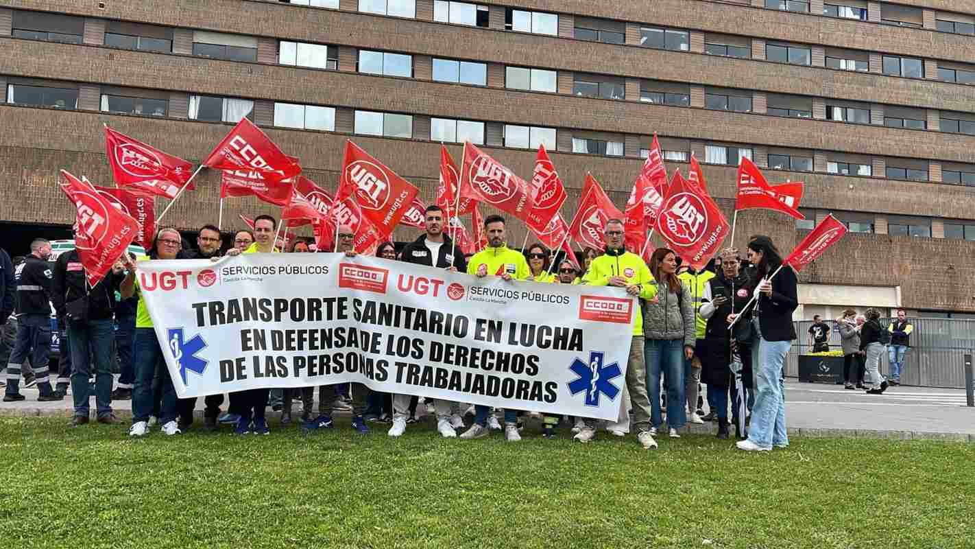 Nueva protesta de UGT y CCOO por el conflicto del transporte sanitario.