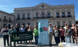 Protesta de los miembros de Luz de La Mancha.