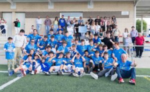 Foto de familia de una pletórica UD Santa Bárbara.