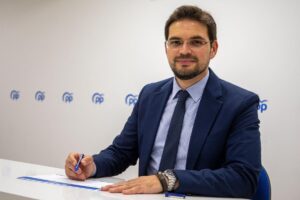 El portavoz adjunto del Grupo Popular en la Cámara regional, Santiago Serrano.