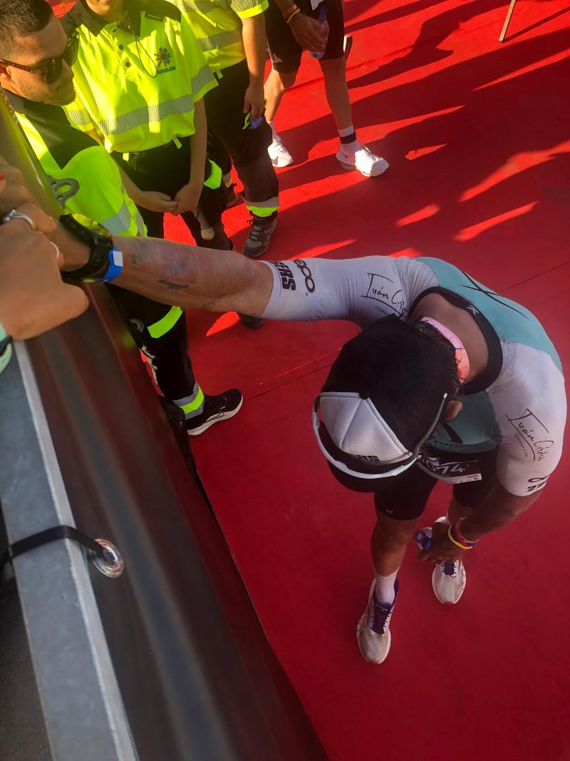 El deportista toledano, descansando tras el gran esfuerzo realizado.