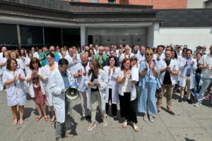 Concentración de profesionales sanitarios a las puertas del Hospital General Universitario de Ciudad Real