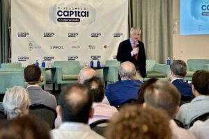 El alcalde de Ciudad Real, Francisco Cañizares, en el evento 'Capital de Oportunidades' organizado por el Instituto Municipal de Promoción Económica, Formación y Empleo.