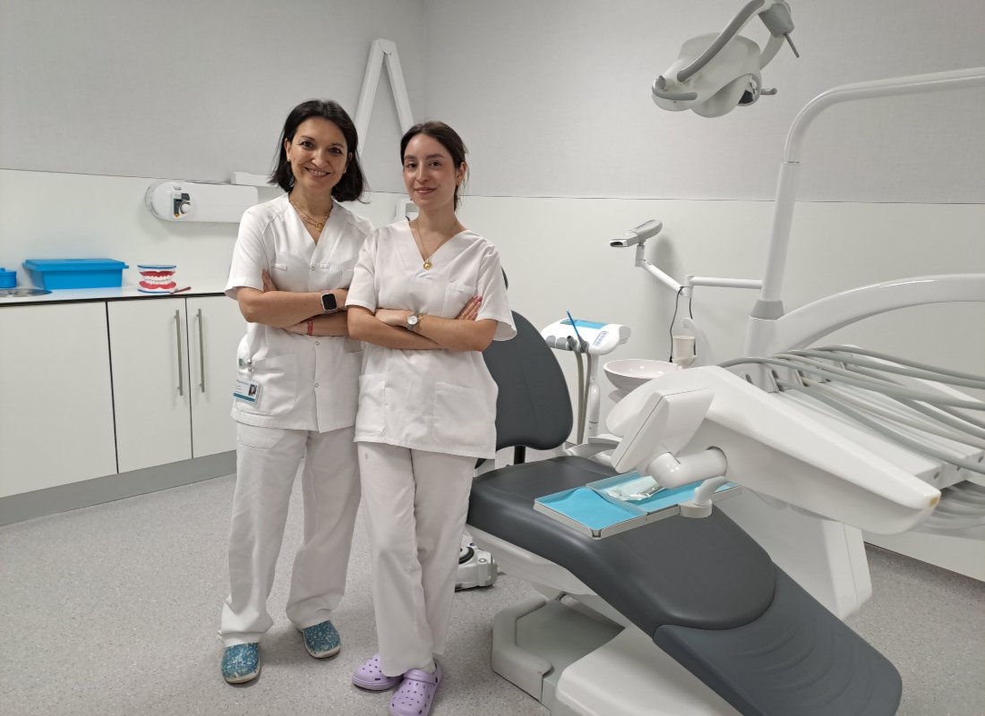 Eva Tavira y Raquel Menacho, de la Unidad Dental Quirónsalud Toledo.