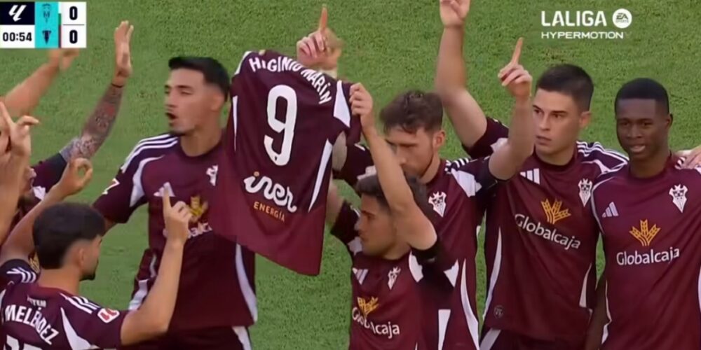 Dedicatoria especial a Higinio Marín en el Córdoba 1-1 Albacete BP