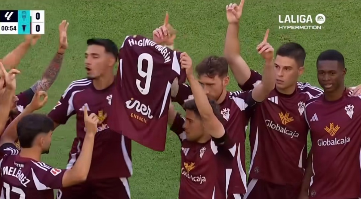 Dedicatoria especial a Higinio Marín en el Córdoba 1-1 Albacete BP