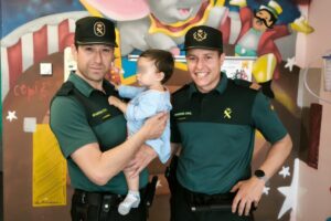 Dos agentes de la Benemérita de Peñas de San Pedro salvan la vida de un bebé que había sufrido una doble parada cardiorrespiratoria