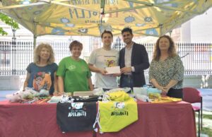 Mesa informativa en Albacete de la Asociación AdELAnte Castilla-La Mancha