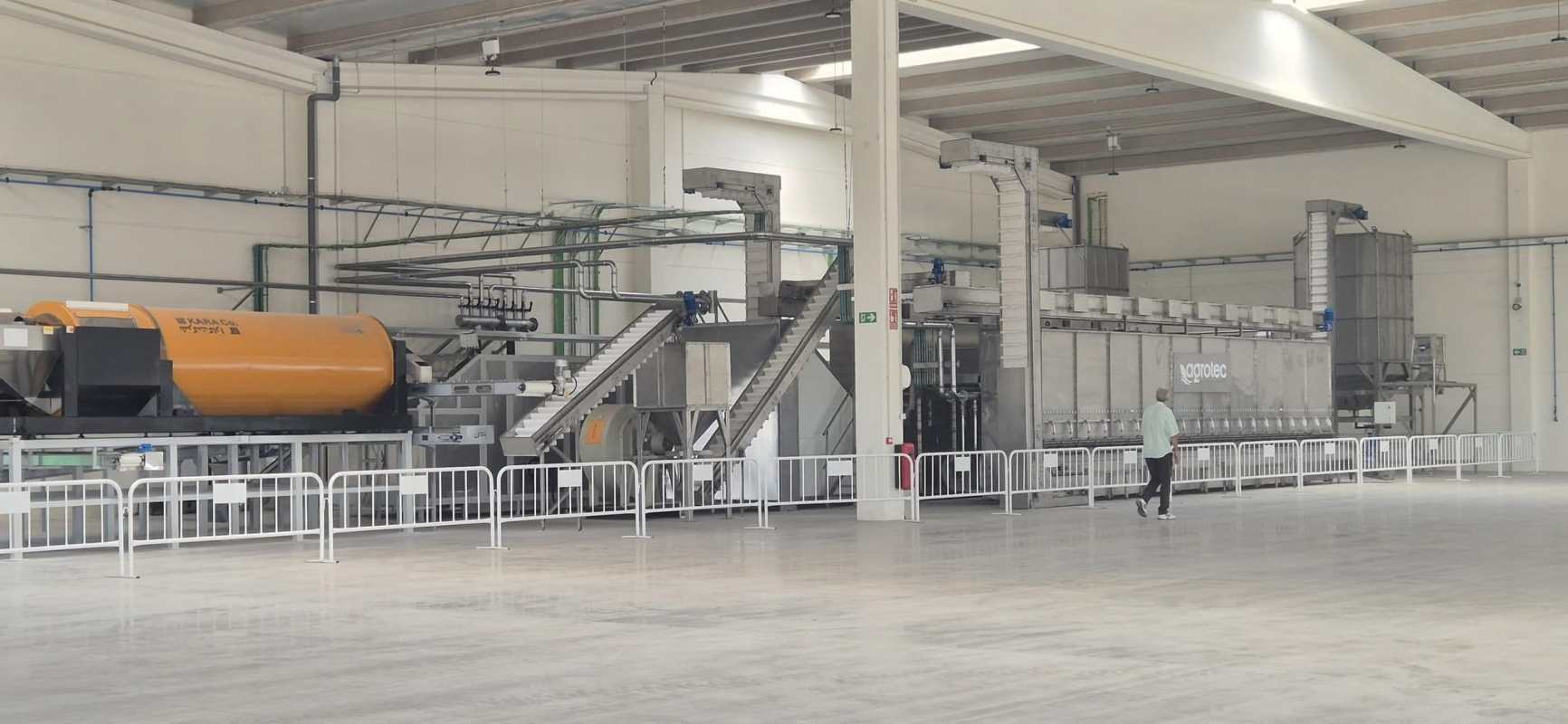Interior de la planta y maquinaria