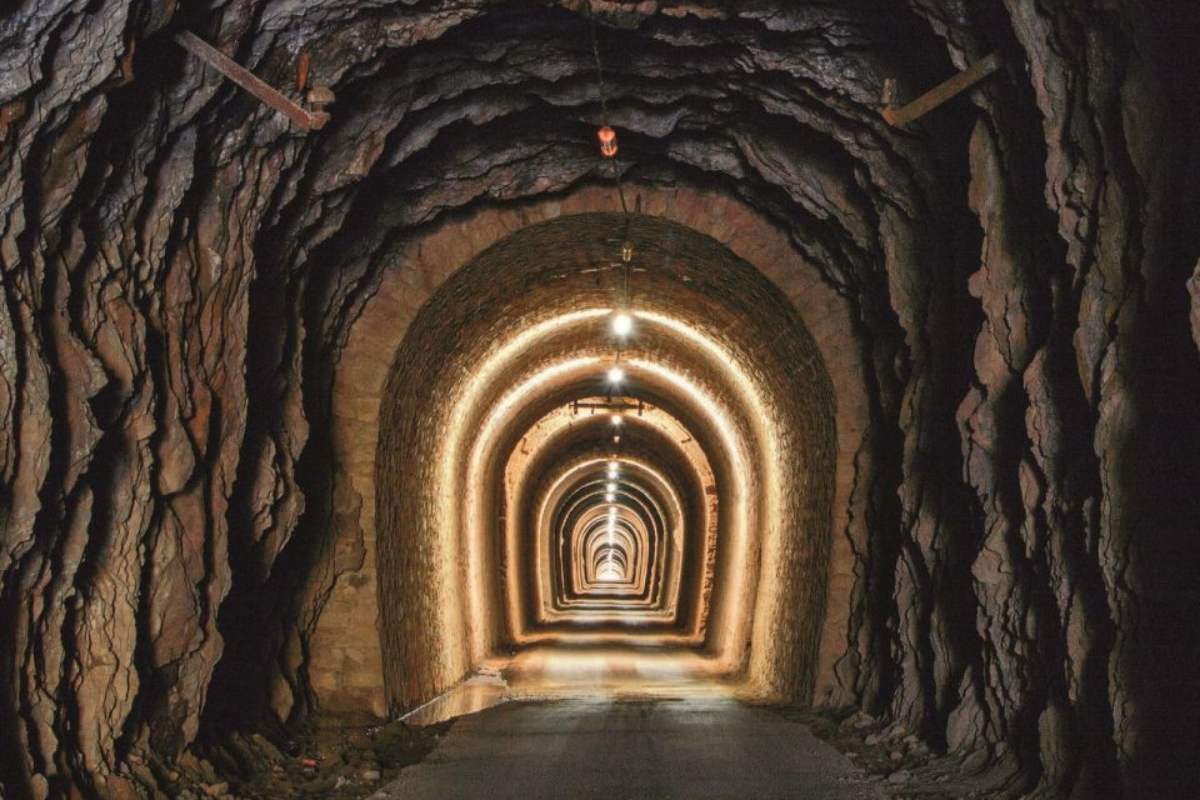 Túnel de acceso al poblado de Minas del Horcajo