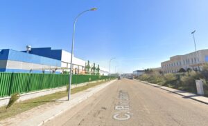 El aviso del accidente laboral se ha producido a las 08:31 horas en una empresa situada en la calle Río Jarama