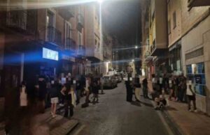 Imagen de la calle Ramón y Cajal, donde está situado el pub denunciado por la Policía Local.
