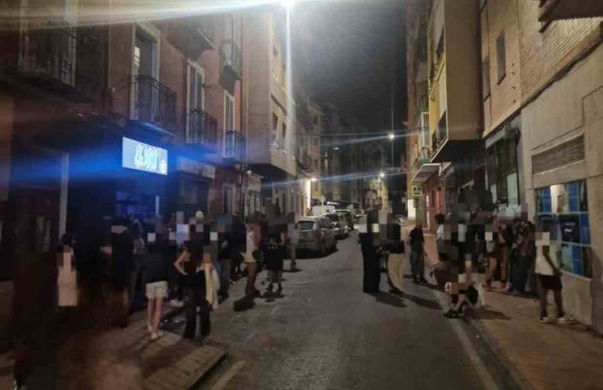 Imagen de la calle Ramón y Cajal, donde está situado el pub denunciado por la Policía Local.