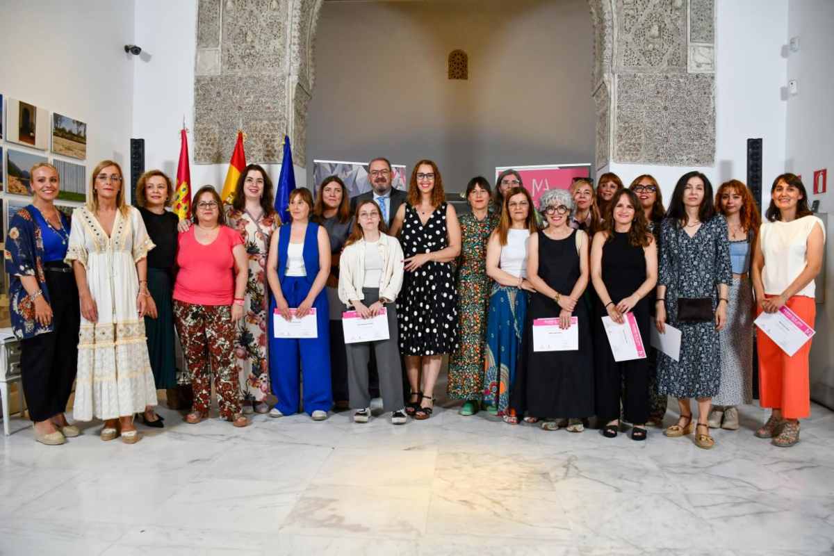18 obras de 17 mujeres artistas seleccionadas se pueden ver en el Taller del Moro.