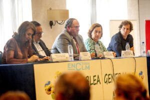 En el centro, el consejero de Agricultura, Ganadería y Desarrollo Rural, Julián Martínez Lizán. Foto: Rebeca Arango.