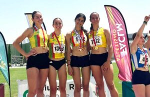 El equipo femenino 4x400, campeón regional.