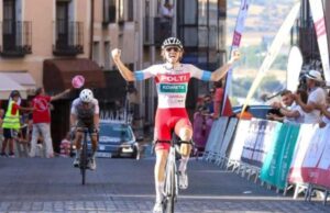 Llegada a meta en la primera edición del Gran Premio Ciclista a Toledo Flandriens.