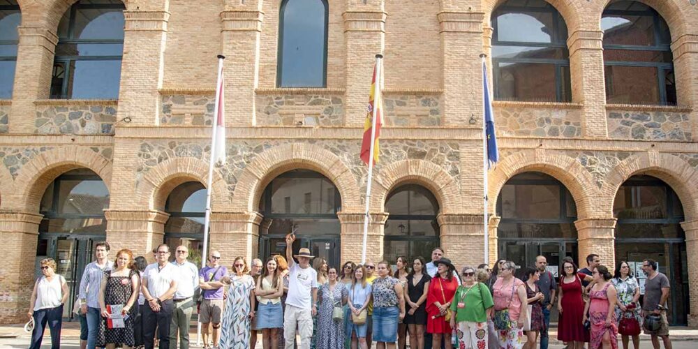 Foto de grupo de los alumnos de la Escuela Oficial de Idiomas que han protestado. Foto: Rebeca Arango.