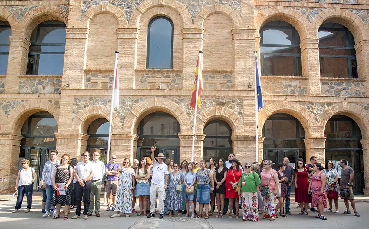 Foto de grupo de los alumnos de la Escuela Oficial de Idiomas que han protestado. Foto: Rebeca Arango.