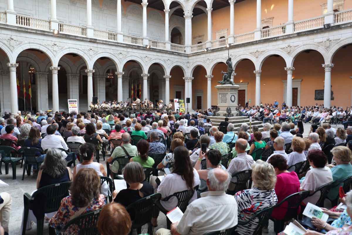 Concierto benéfico 'El ejército contra la ELA', celebrado en el Patio Imperial de Carlos V del Alcázar de Toledo.