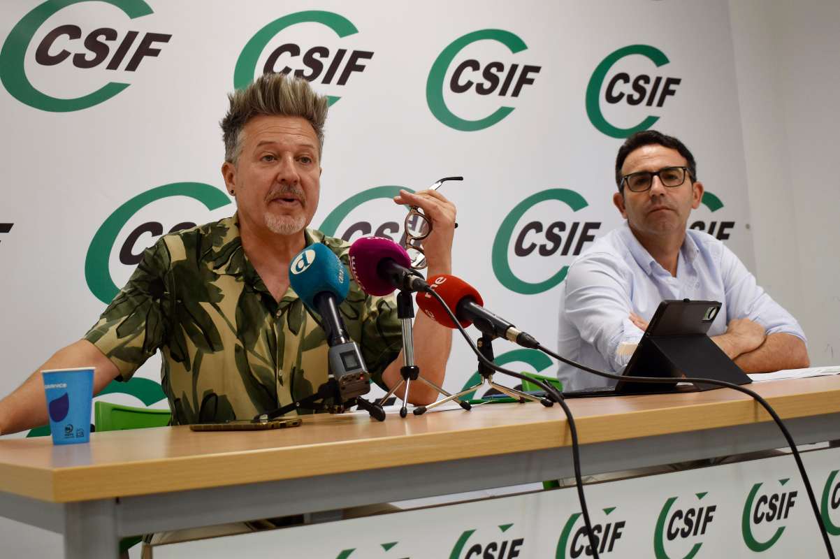 El presidente del sector de Educación de CSIF en Castilla-La Mancha, Juan Luis Martínez, y el de Educación de CSIF en Toledo, Rubén Gómez