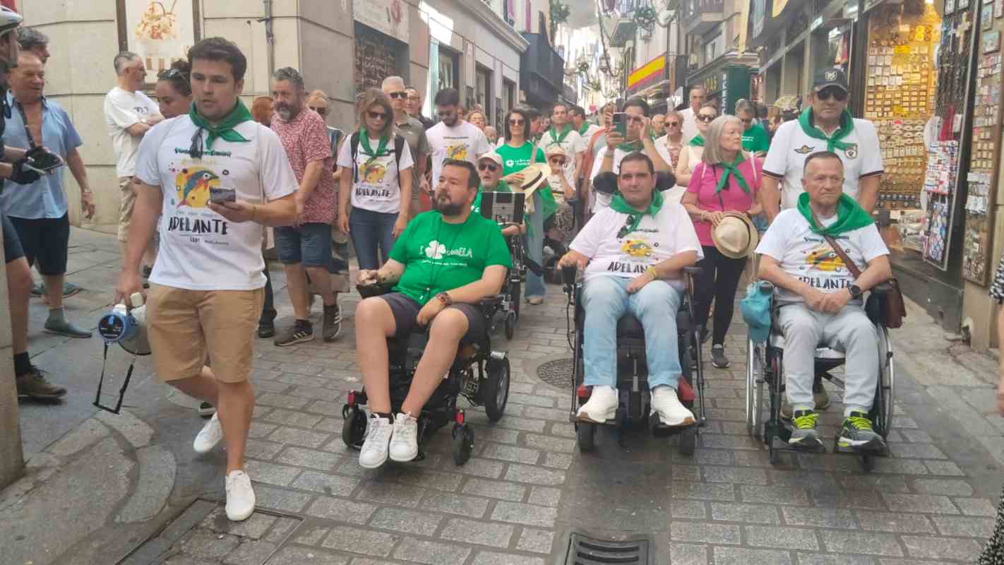 Juan Ramón Amores, alcalde de La Roda y enfermo de ELA, fue uno de los afectados que asistieron a la manifestación. Foto: Rebeca Arango.