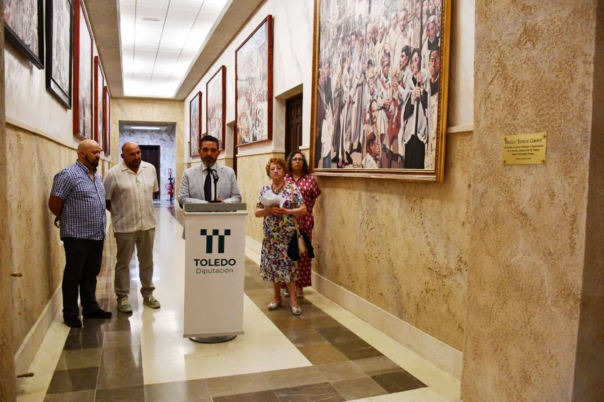 La Diputación inaugura la exposición permanente de los cuadros del toledano Tomás Peces sobre el Corpus Christi.
