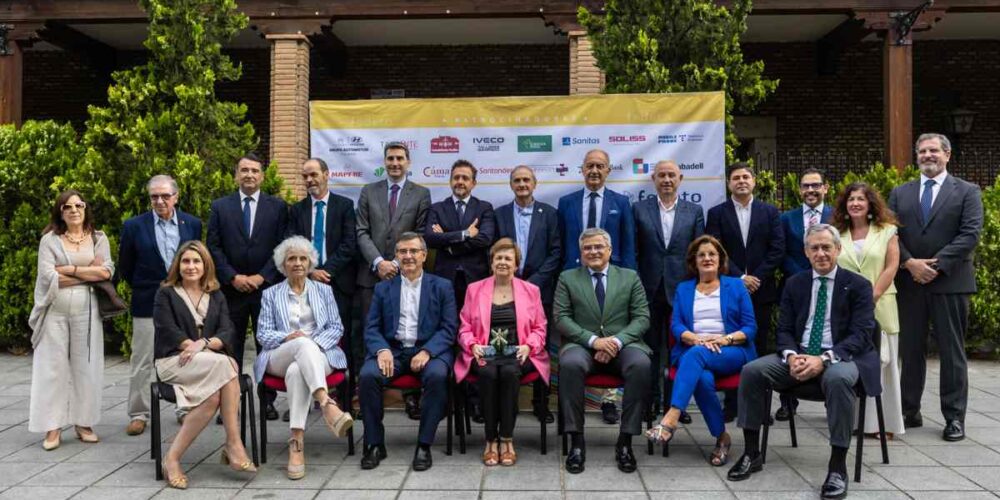 Foto de familia en la presentación de los XXIX Galardones Empresariales de Fedeto. Foto: EFE/Ángeles Visdómine.