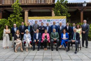 Foto de familia en la presentación de los XXIX Galardones Empresariales de Fedeto. Foto: EFE/Ángeles Visdómine.