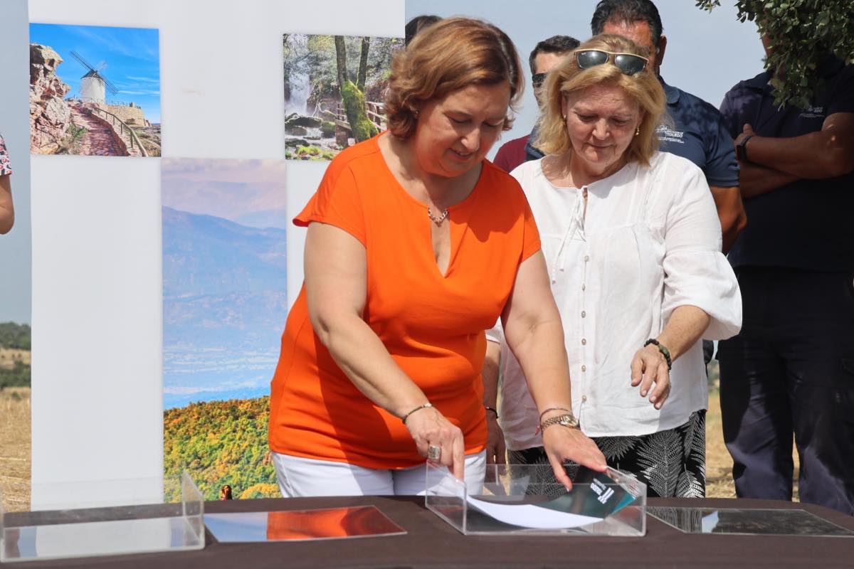 La presidenta de la Diputación de Toledo, Conchi Cedillo, en la finca El Borril