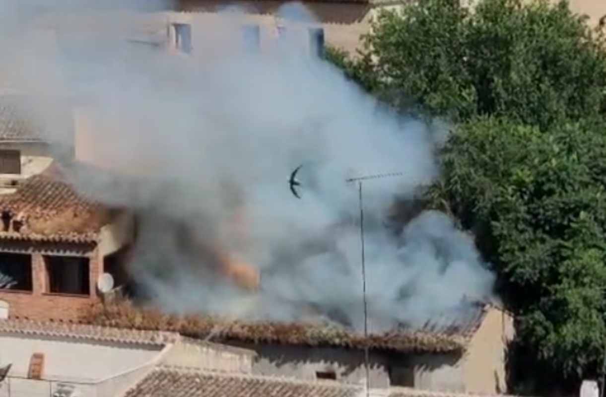 Incendio en el barrio de La Estrella, en el casco de Toledo. Foto: María Talavera.
