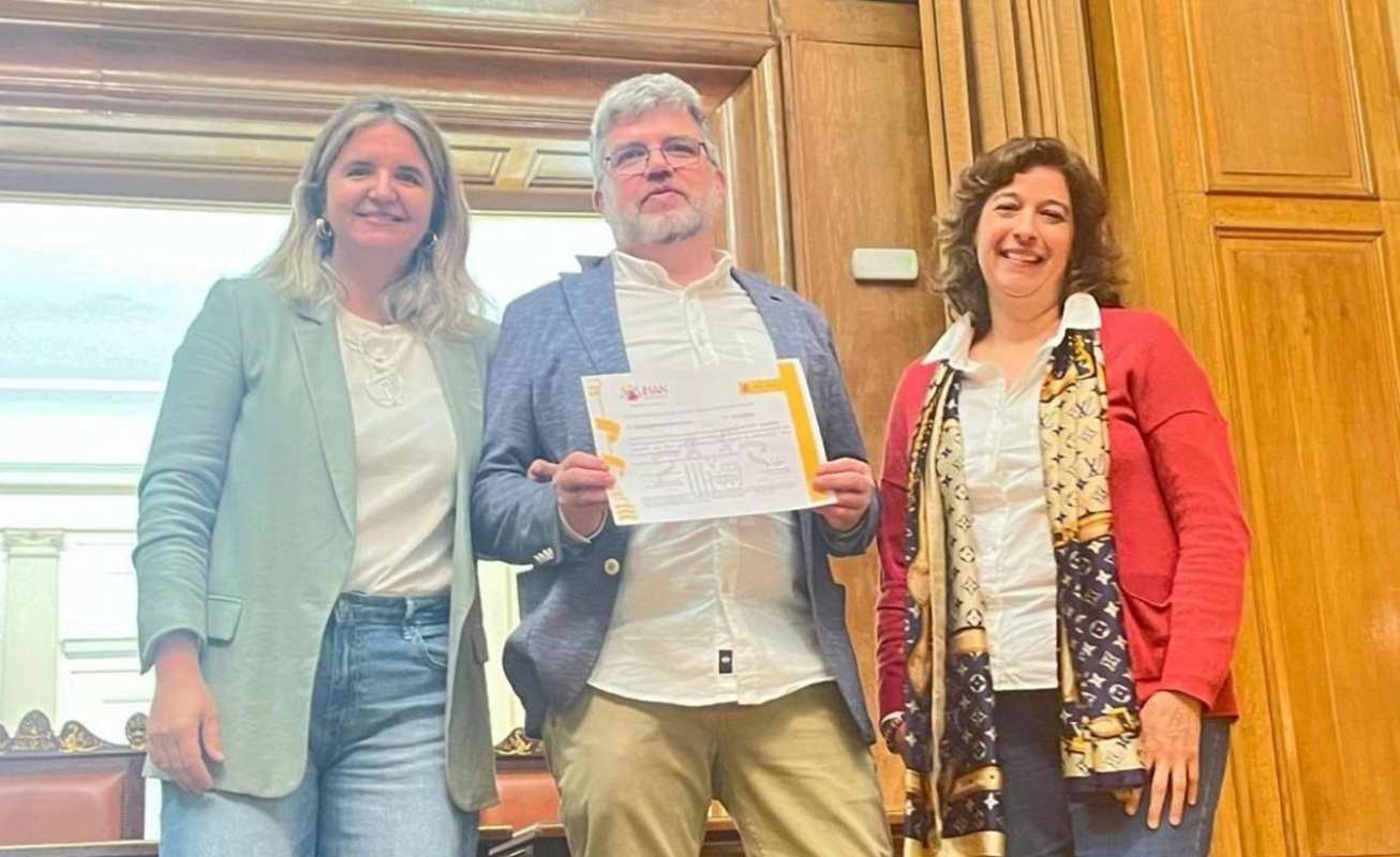 Personal del Hospital de Ciudad Real recibiendo la acreditación de UNICEF en lactancia materna.