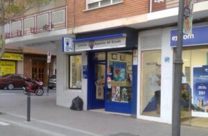 Vendido en la administración de loterías número 2 de Hellín.