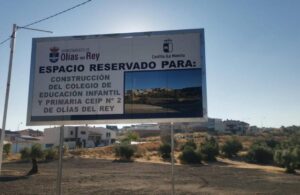 Cartel que indica la construcción del CEIP 'Margarita Salas Falgueras'.