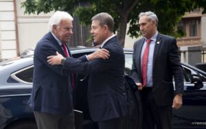 El expresidente del Gobierno, Felipe González, y el presidente de Castilla-La Mancha, Emiliano García-Page. Foto: Rebeca Arango.